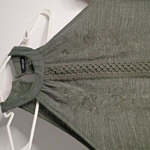 Cable & Gauge Green Blouse